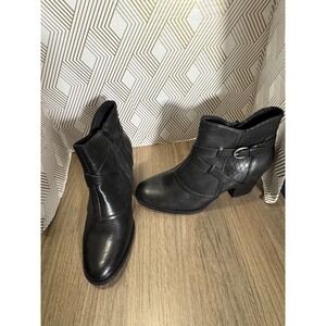 Baretraps Luana boots faux Leather Buckle‎ Strap Heel Ankle boot Women size 9